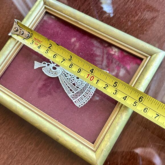 Vintage Framed Embroidered Lace Angel on Fabric in Gold Frame - Picture 9 of 10